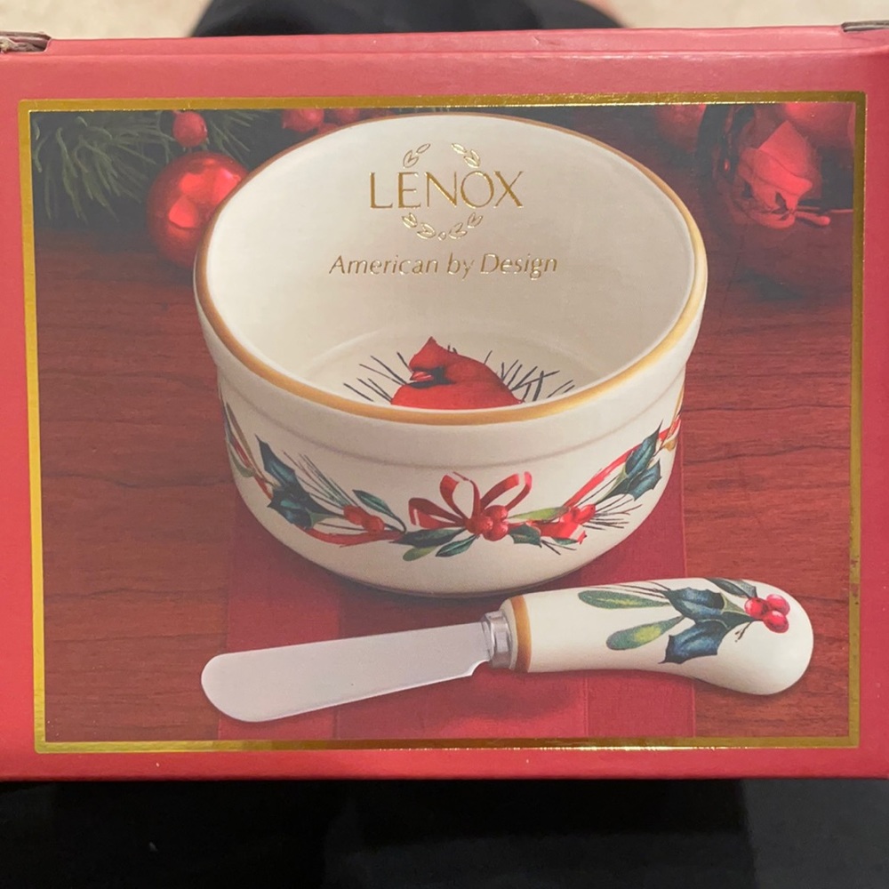 NWT, never been out of the box, Lenox dip bowl w/spreader. Beautiful piece!